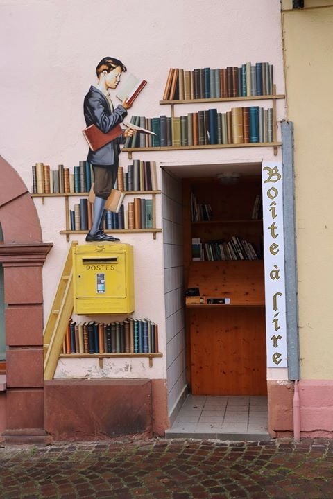 L’attribut alt de cette image est vide, son nom de fichier est steet-art-boite-à-livres-1.jpg.